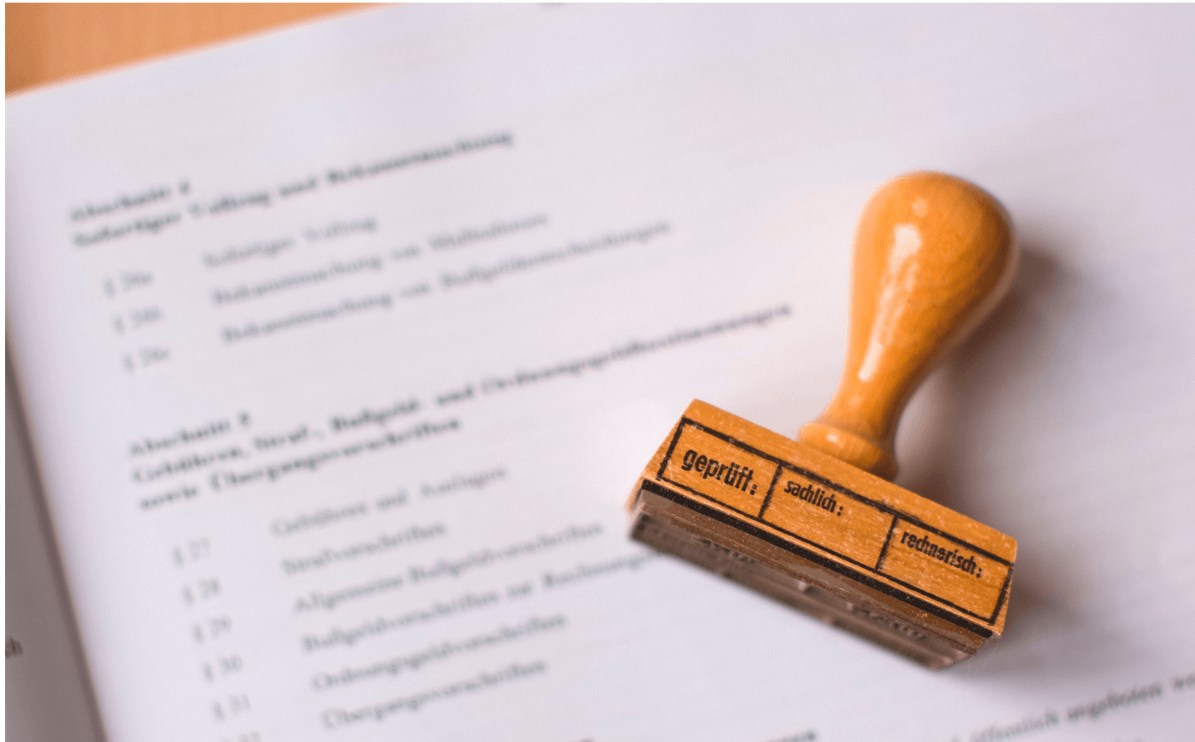 A Food and Drug Administration é um órgão regulatório estadunidense fundado em 1906, responsável pela proteção e promoção da saúde pública.