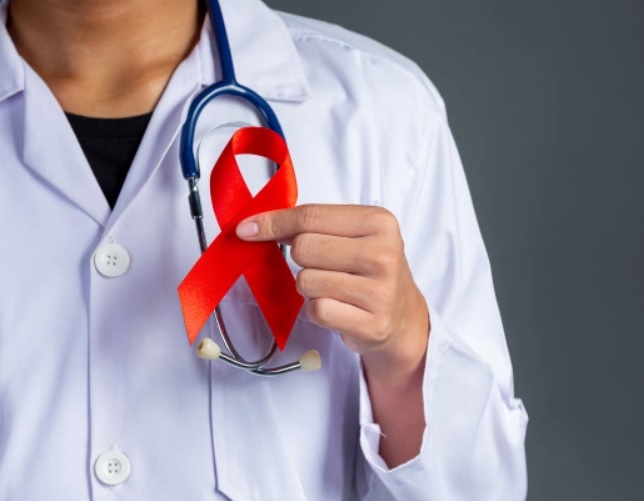 O Brasil tem registrado queda no número de casos de infecção por Aids nos últimos anos. Desde 2012, observa-se uma diminuição na taxa de detecção da d