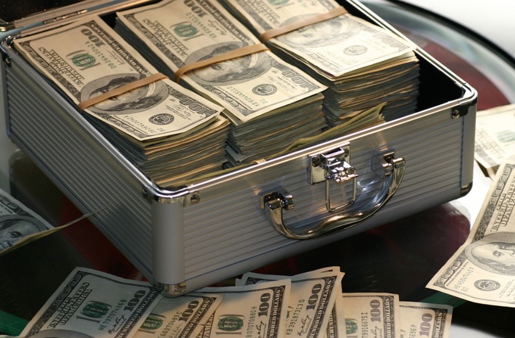 O dinheiro investido em P&D pelas indústrias farmacêuticas visam a inovação e ganho de mercados que suprem de medicamentos efetivos.