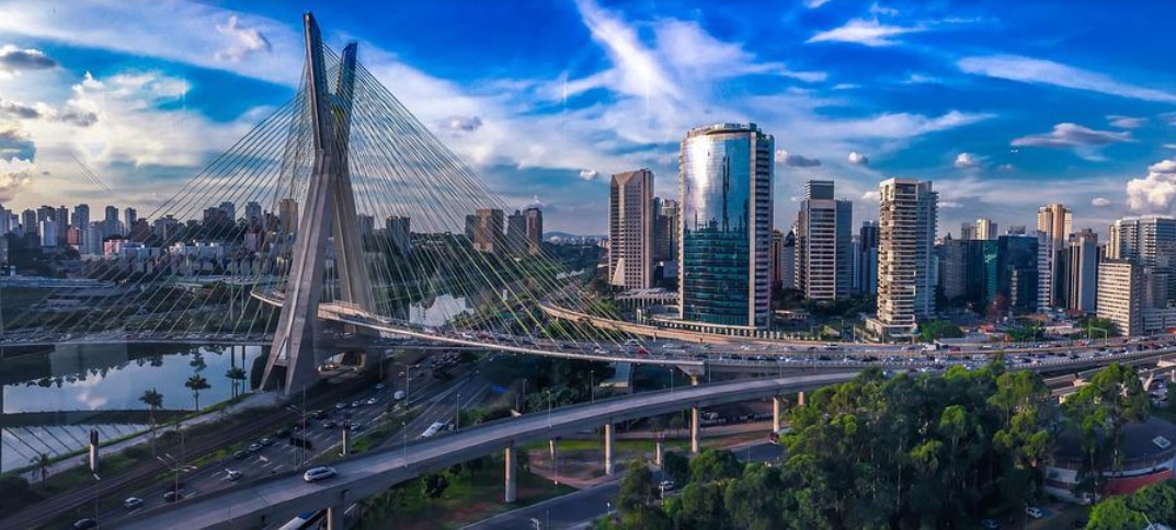 A indústria farmacêutica Eurofarma possui três plantas produtivas no Brasil, e sua sede comercial fica localizada em São Paulo.