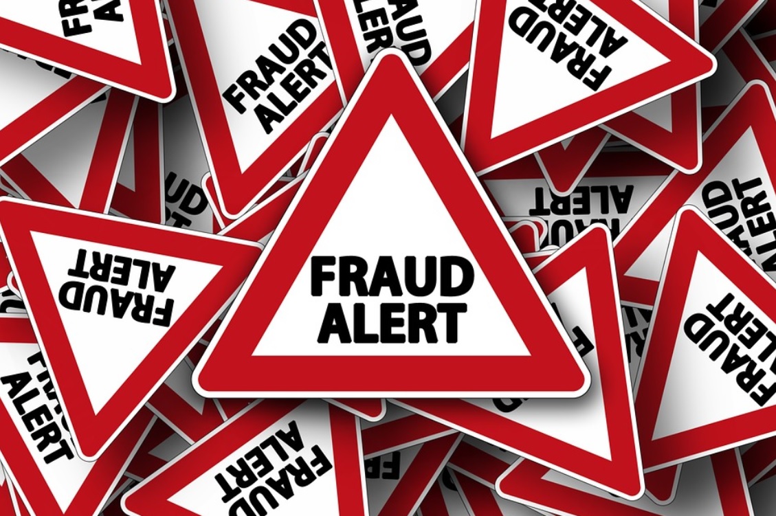 Medicamentos que tem algum lote falsificado, tem sua comercialização posterior prejudicada, visto que atrapalha a visibilidade e confiança do mercado 