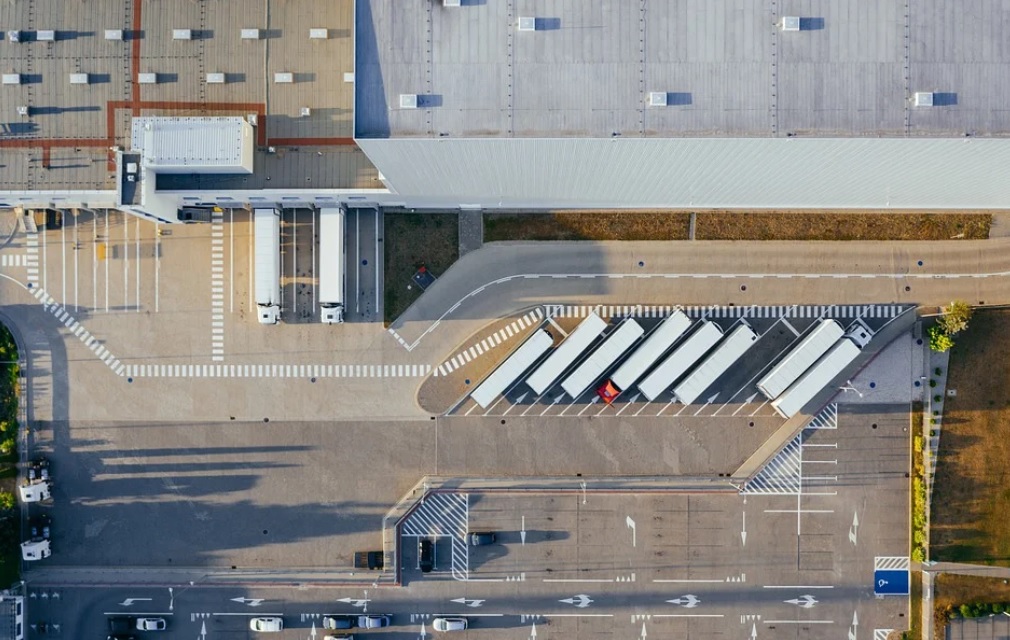 As produções das indústrias farmacêuticas priorizam os medicamentos com maior demanda, podendo reduzir dessa forma a oferta de outros fármacos que não